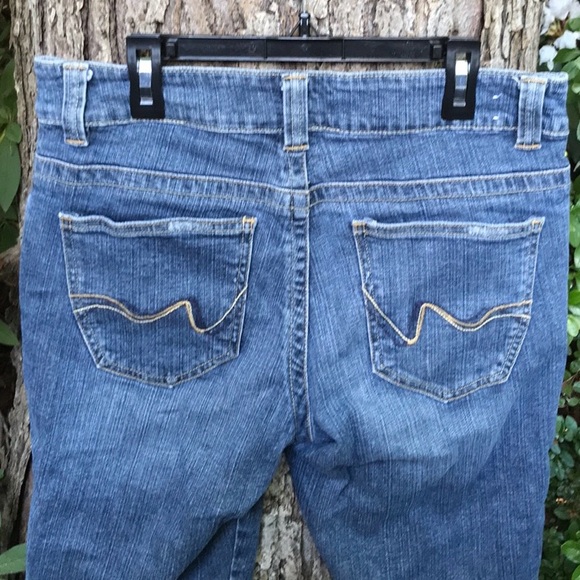 Lee One True Fit Lower on the Waist Denim Blue Jean Bermuda Shorts Capris 7/8 M - Picture 10 of 16